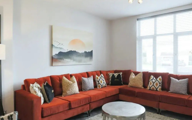 Deluxe 7 Bedroom Property in Solihull