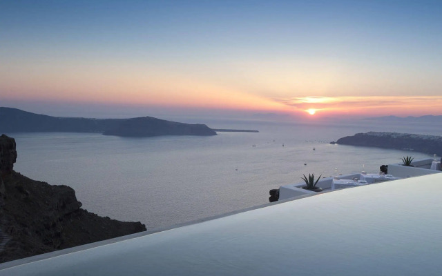 Grace Hotel, Auberge Collection