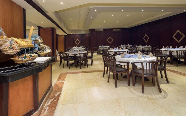 SUNRISE Alora Aqua Park Resort