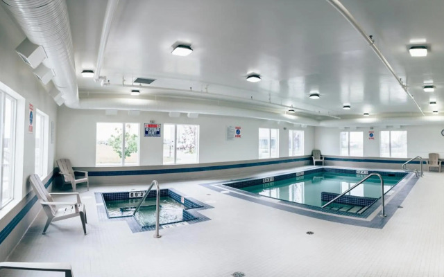 Motel 6 Airdrie, AB