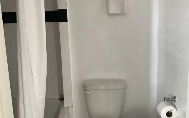 Legend Hotel Hollywood