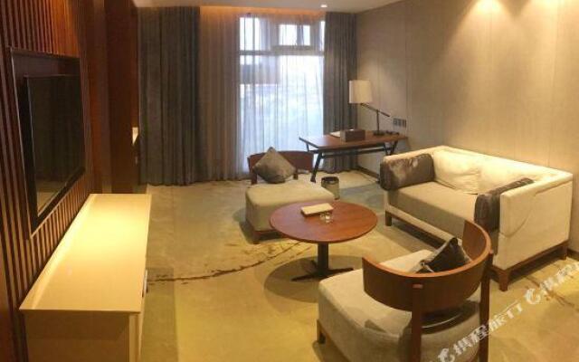 Jinghuquan Business Hotel