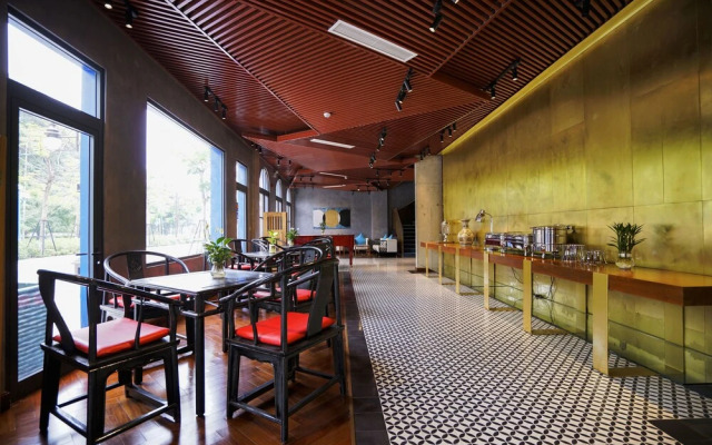 1925 Ha Long Hotel