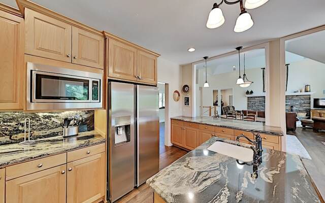 255squir 4 Bedroom Home