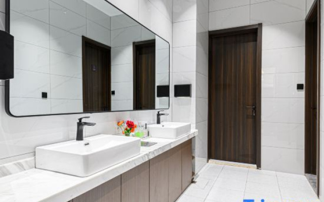 Qingdao Shiguang Hotel (May Fourth Square Ningxia Road Subway Station)