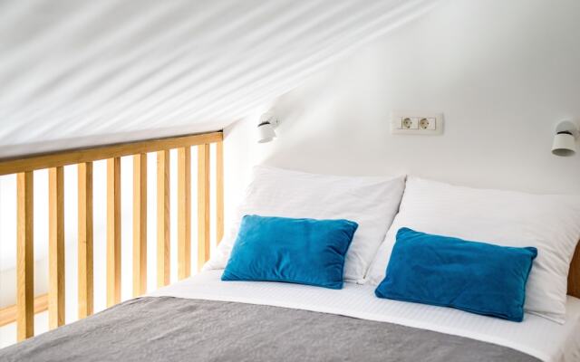 California Apartments III