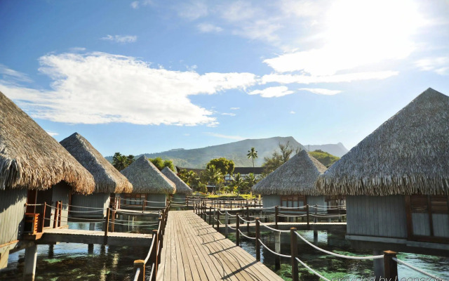 Tahiti Ia Ora Beach Resort