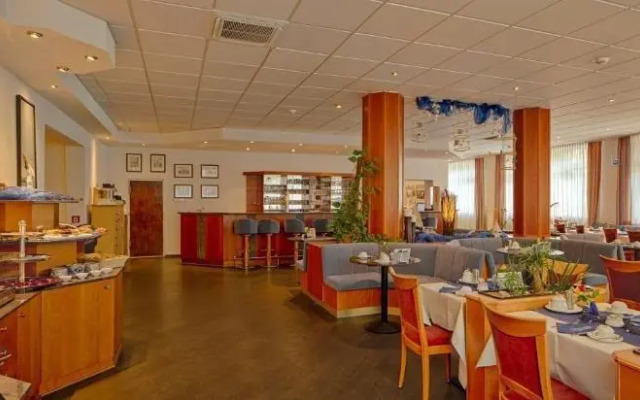 HOTEL RIESENJunior by Trip Inn