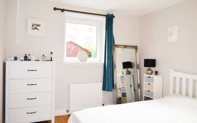 2 Bedroom Apartment in Edinburgh With Private Garden