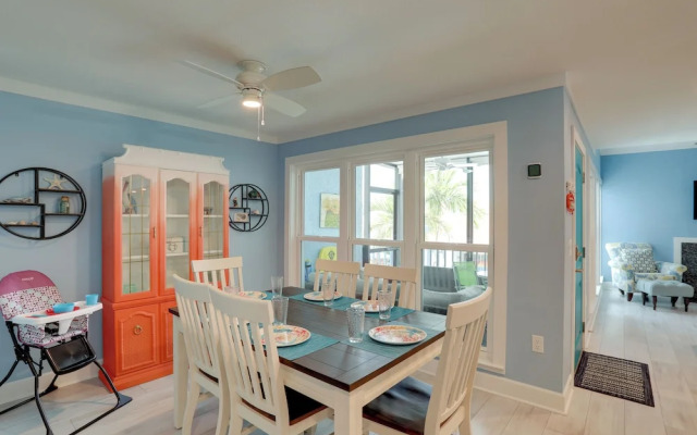 Poolside Madeira Beach Abode w/ Balcony!