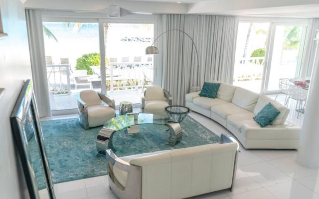 White House - Exclusive Luxury Beachfront Villa - Private White Sand Beach