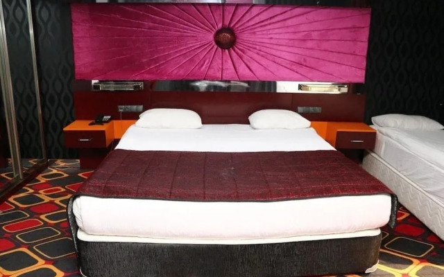 Murat Otel