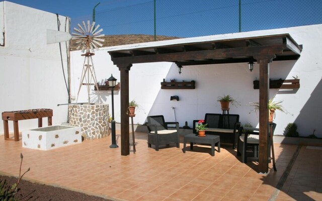 Villa With 4 Bedrooms in Las Palmas, With Wonderful Mountain View, Private Pool, Enclosed Garden - 20 km From the Beach