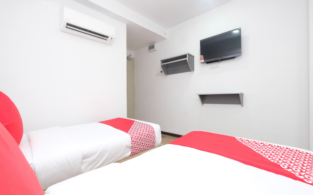 OYO 44043 First Garden Hotel