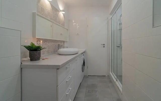 Central 4BR Flat - 2 Units Combined with Balconies, Near Cismigiu, 2 Kitchens & 2 Baths