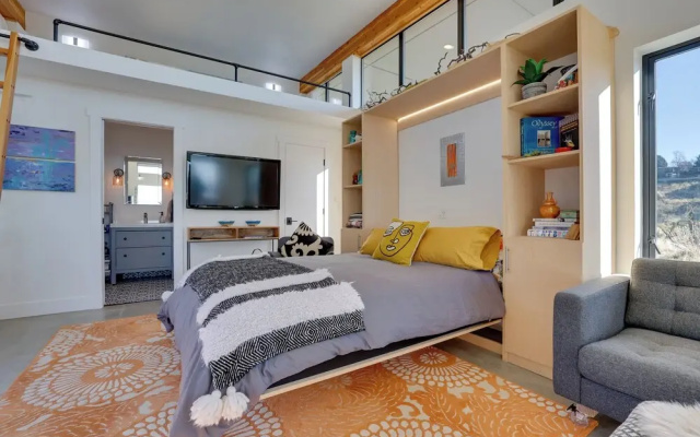 Luxe, Modern Studio w/ Sweeping City Views!