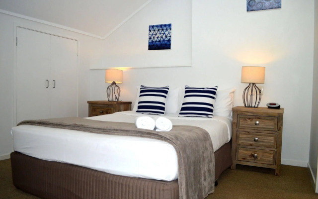 Outrigger Bay Apartments