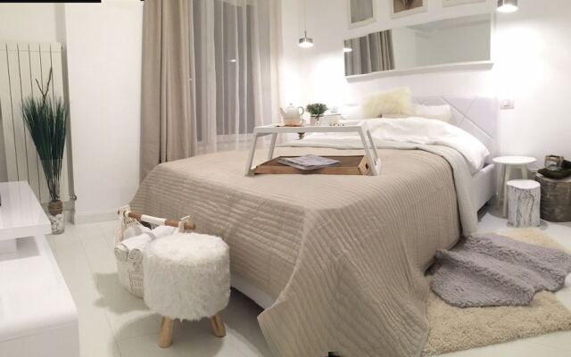 Metropole Apartments Romana Square