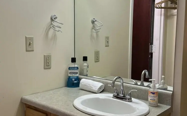 Downtown 1 Bedroom Apt Clean Safe Walkable