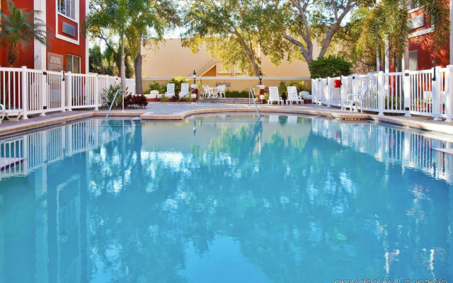 Holiday Inn Express & Suites Bradenton West by IHG