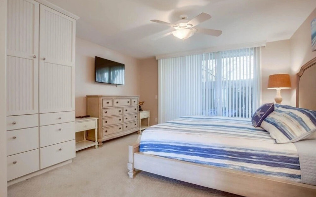 Remodeled Beachfront Condo With Pool and Beach Access Dmst14 by Redawning