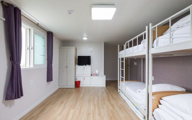 Edel Guesthouse - Hostel