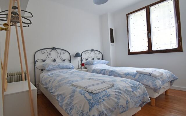 Quaint Holiday Home in Languedoc-roussillon With Garden