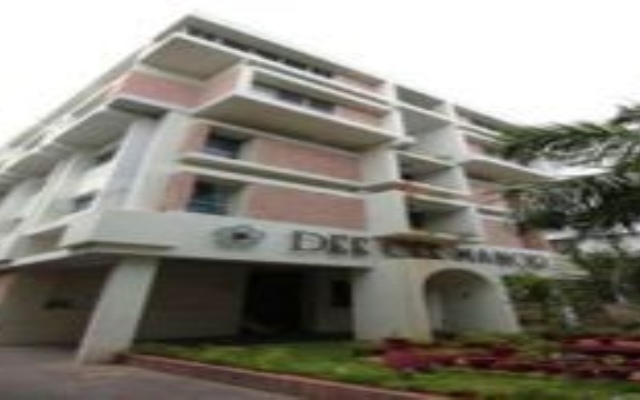 Hotel Dee Cee Manor