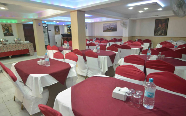 OYO 789 Hotel Shivam Plaza