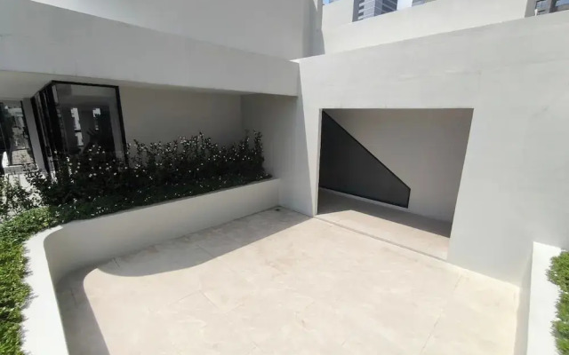 Sathorn 111