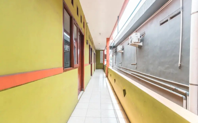 OYO Living 1756 Amira Guest House