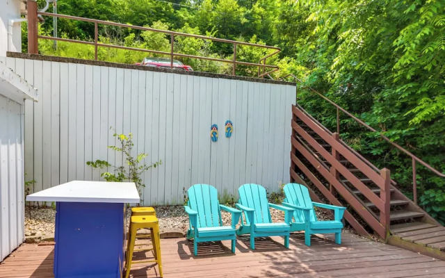 Lakefront Versailles Vacation Rental w/ Dock!