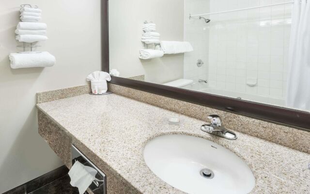 Super 8 by Wyndham Airdrie AB