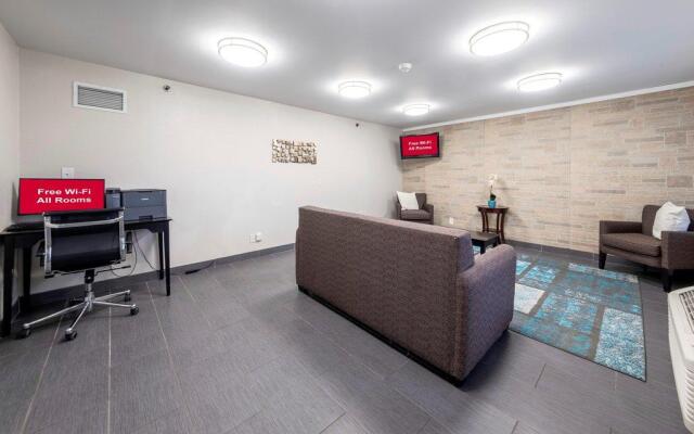 HomeTown Inn by Red Roof East Syracuse