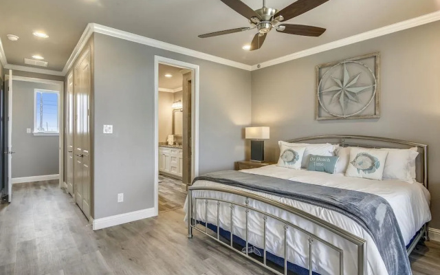 Salty Blue Mermaid by Ryson Vacation Rentals