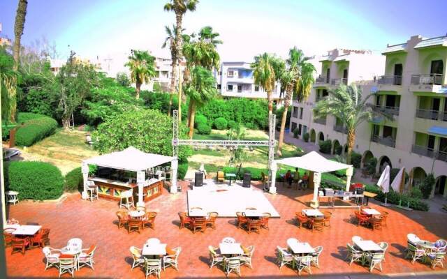 Jewels La Perla Hotel