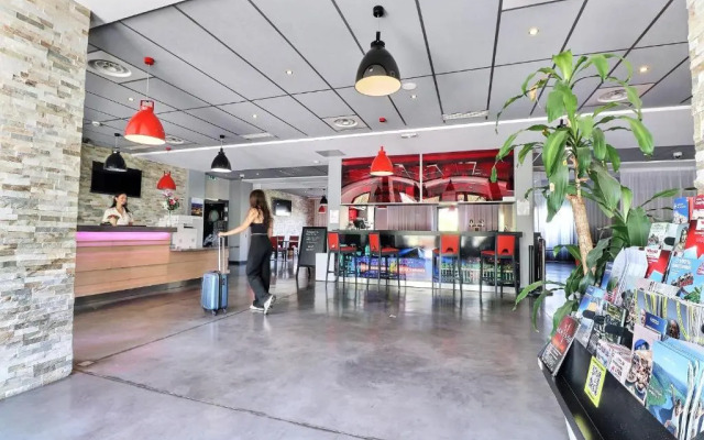 Hôtel des Lumières Lyon Meyzieu Arena Stadium