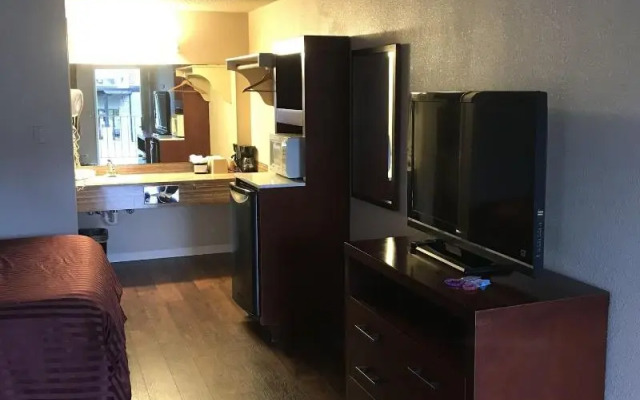 Smokey Point Motor Inn