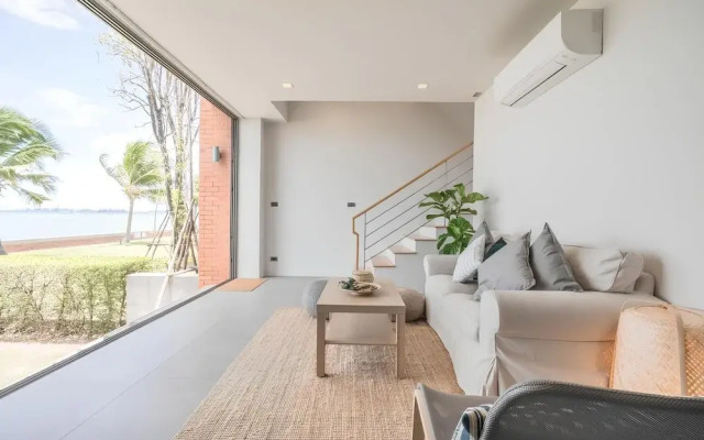 Sandbox Beachfront Villa3