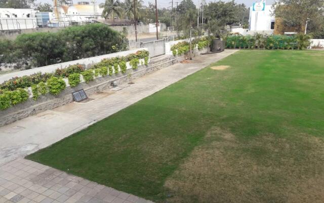 Hotel President Banquet & Lawns