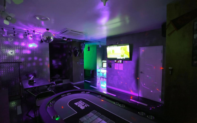 Show Hotel