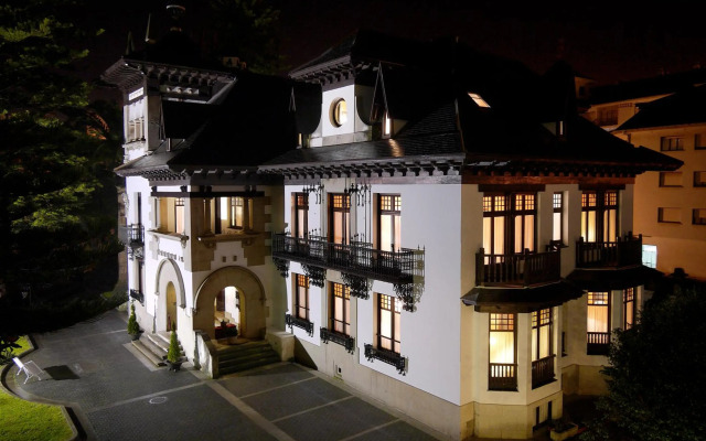 Palacio Arias and Hotel y Apartamentos Arias