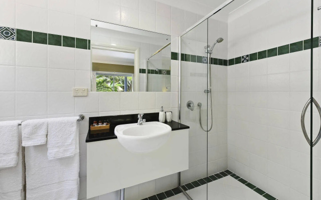 Azura Beach House B&B