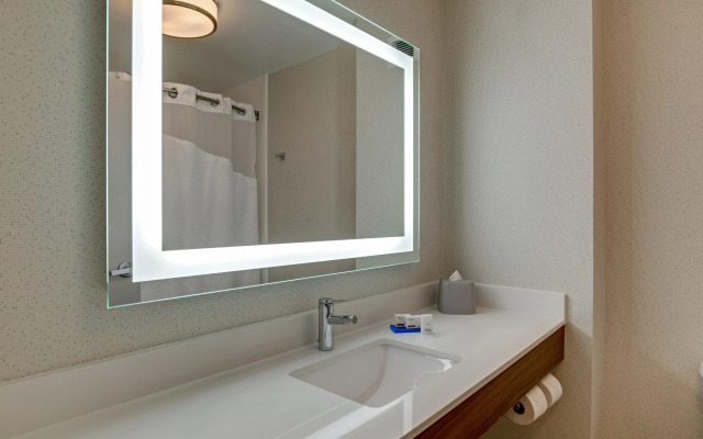 Holiday Inn Express Hotel and Suites Nashville-Opryland by IHG