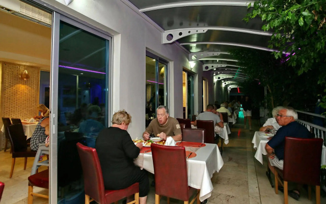 Kleopatra Celine Hotel