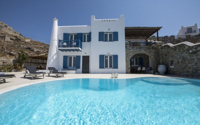 Serene Villa by Stylish Stays