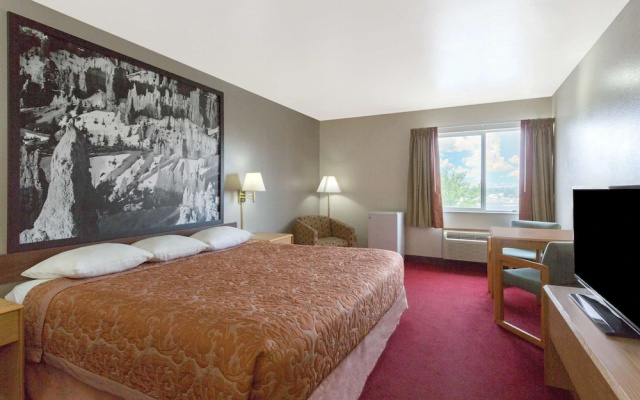 Super 8 by Wyndham Green River