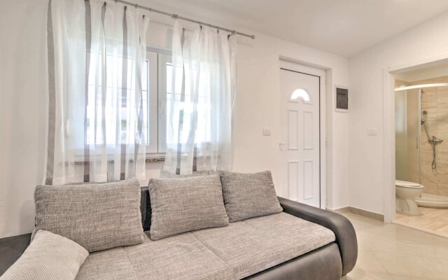 Garden-view Holiday Home in Banjole near Beach & Boat Excursions