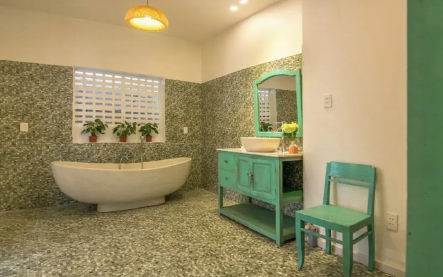 Sunnybeautiful 2-bdr apartment An Bang