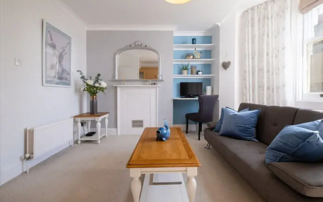 Host Stay Regency Square Apartment